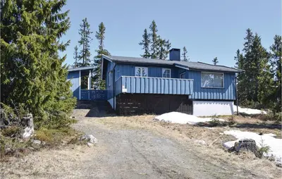 a blue house on the side of a dirt road at 3 Bedroom Amazing Home In Sjusjøen in Sjusjøen