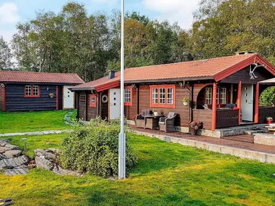 a log cabin with a porch in a yard at Cozy Cottage Retreat in Trend-By Traum in Frei