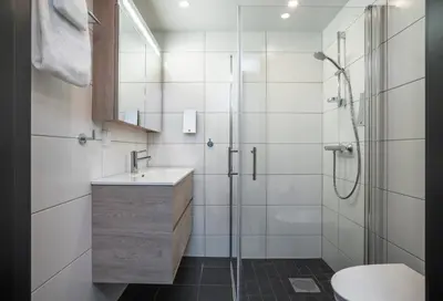 a bathroom with a shower and a sink and a toilet at Skeikampen Servicesenter in Svingvoll