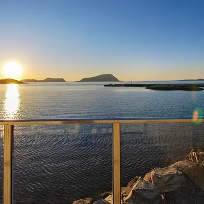 10 person holiday home in Brattvåg