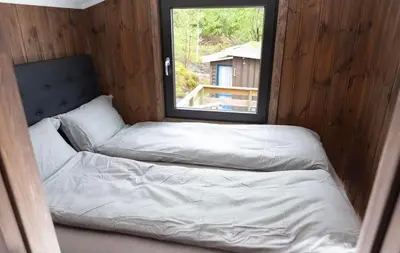 two beds in a room with a window at Atlantic View Ingerstua in Frei