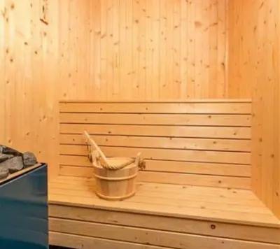 a bucket sitting on the back of a sauna at Hyggelig laftehytte på 140kvm med Ski-In/Out in Uvdal