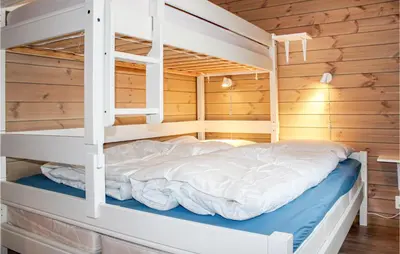 a bedroom with bunk beds in a wooden cabin at Privat'n in Hemsedal