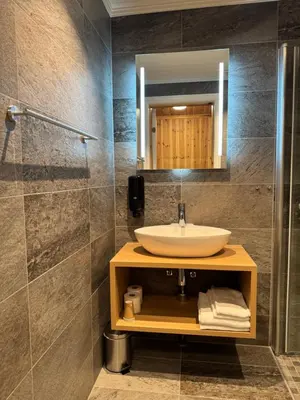 a bathroom with a sink and a mirror at Toftemo Turiststasjon in Dovre