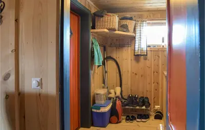 a small room with a shower in a tiny house at 3 Bedroom Lovely Home In Nordberg in Skjåk