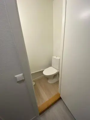 a small bathroom with a toilet in a room at Nice central appartment in Bergen