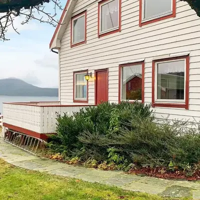 10 person holiday home in Brekke