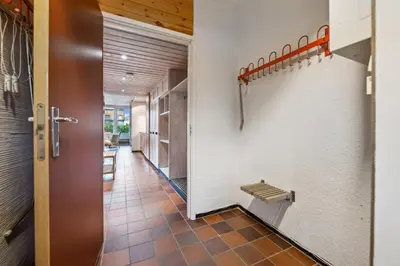 a hallway with a door leading into a room at Stor barnevennlig leilighet in Hovden