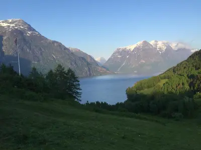 a view of a lake with mountains in the background at Tunold Gård - Kårhus in Mindresunde