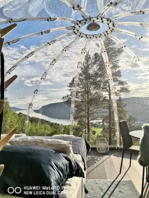 a large ferris wheel in a bedroom with a bed at Glassigloo med panoramautsikt - Nordlys og stjernehimmel - Fosen in Husby