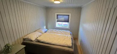 a small bed in a room with a window at Røisheim in Tyinkrysset