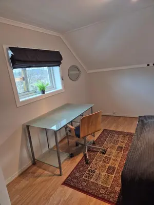 a desk and a chair in a room with a window at Utleiebolig Fannrem in Fannrem