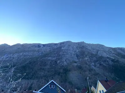 a mountain in the distance with houses in front of it at Villa Rjukan in Rjukan