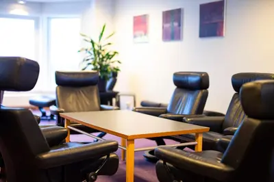 a waiting room with chairs and a table at Sjøholt Sommerhotell in Ørskog