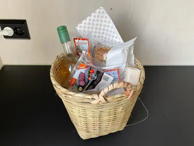 a basket filled with food and a bottle of wine at Mikrohyttene i Åkrafjorden in Etnesjøen