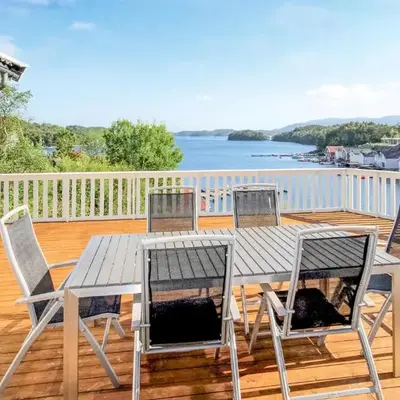 4 Bedroom Cozy Home In Auklandshamn