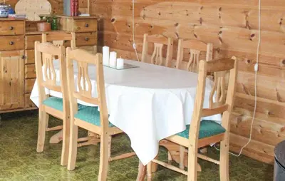 a dining room with a table and four chairs at Holiday Home Evanger Brekkhuslii in Evanger
