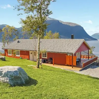 4 Bedroom Beautiful Home In Hundeidvik
