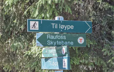 a street sign that reads til isotope and rhodosky telescope at Holiday Home Hunndal Skumlivegen