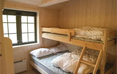 a room with two bunk beds in a cabin at Tallåsen Dagalifjell in Uvdal