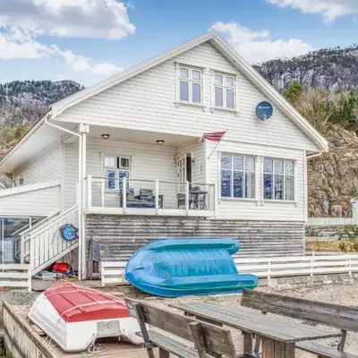Cozy Home In Vanvik With Wifi