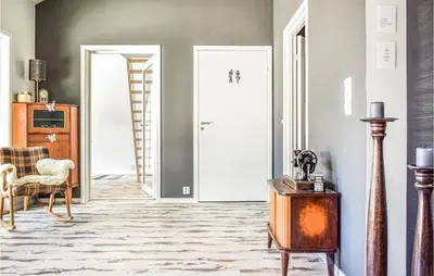 a hallway with two doors and a chair and a table at Amazing Home In Etne With Wifi in Erve