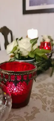 a red vase sitting on a table with flowers at VILLA HASSELBAKKEN in Eidsvoll