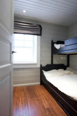 a bedroom with a bunk bed and a window at Mosetertoppen Panorama, Anneks 2B - Hafjell in Hafjell