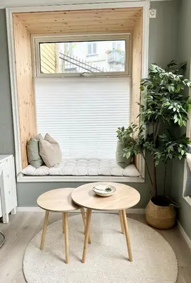 a window seat in a window with a bench in a room at Apartment «Ladegården» in Bergen in Bergen
