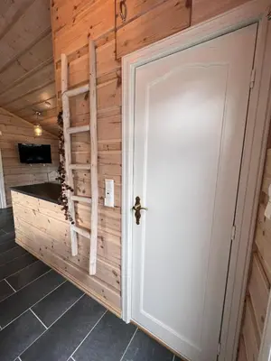 a white door in a room with a kitchen at Beitostølen sentralro in Beitostøl