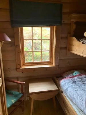 a small room with a bed and a window at Timber Lodge in Uvdal Skisenter VIEW/WIFI in Sønstebø