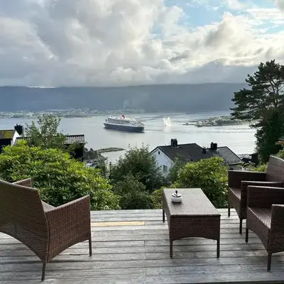 Great place with a stunning view of the mountains and the fjord