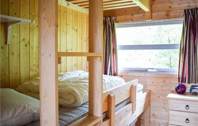 a bedroom with a bunk bed in a log cabin at Beautiful Home In Vossestrand With Wifi in Vossestrand