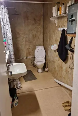 a small bathroom with a toilet and a sink at Holiday Rooms in Gol