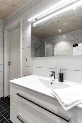 a bathroom with a white sink and a mirror at Koselig leilighet med ski in ski out på Golsfjellet in Gol