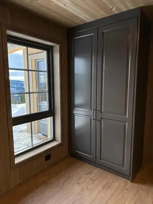 a room with a door and a window at Aurdalsåsen panorama in Aurdal