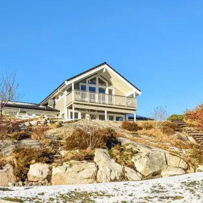 4 Bedroom Cozy Home In Fitjar