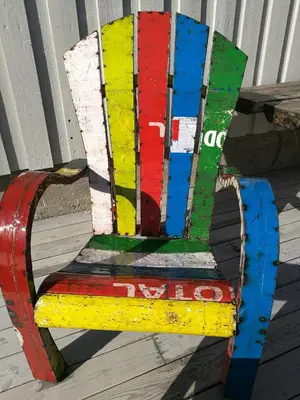 a colorful wooden bench painted in different colors at Lensmannsgården in Namdalseid