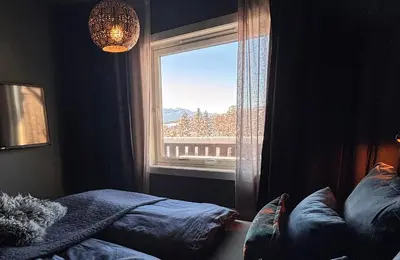 a bedroom with a bed and a window at 2 leiligheter med nydelig utsikt og hotell-følelse in Beitostøl