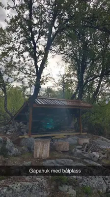 a bench sitting on top of a pile of rocks at Koselig familiehytte på vakre Dagali - nær Geilo in Dagali