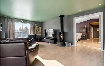 a living room with leather furniture and a flat screen tv at 3 Bedroom Awesome Apartment In Nesttun in Bergen