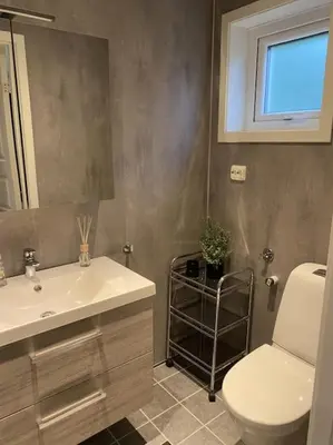 a bathroom with a sink and a toilet and a window at Helt ny rorbu på Slyngstad i Ålesund Kommune in Ålesund