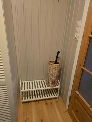 a wicker basket sitting in the corner of a room at Florvåg -flott utsikt mot byen in Florvåg