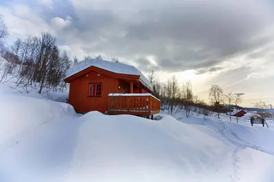 a small wooden cabin in the snow with snow around it at Kvetos fjellhytte in Beitostøl