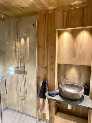 a bathroom with a sink and a shower at Sauefjøset - Idyllisk gardstun fra 1800-tallet in Skjåk