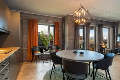 a kitchen and dining room with a table and chairs at Riddertunets glimt in Beitostøl
