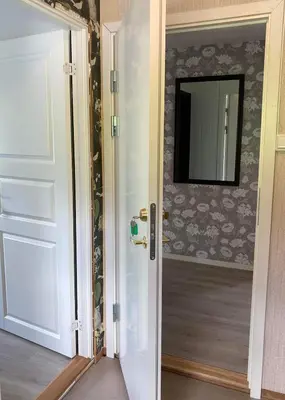 a door leading into a room with a mirror at Store Ringheim Apartment - Villa Hjadlane in Vossevangen